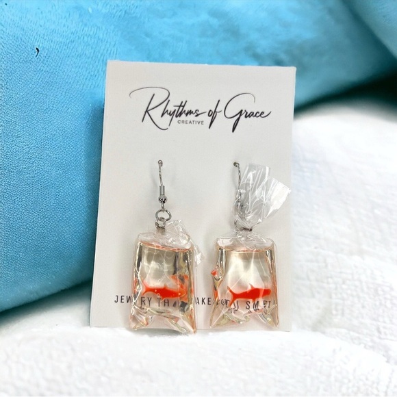 Splashy Style: NWT Goldfish-In-Bag Dangle Earrings! 🌊✨ Fair Fish Earrings - Picture 2 of 7
